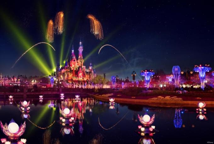 Jusqu'à 27 000 lumières de LED, plus de fontaines et feux d'artifice ! Les feux d'artifice de Changhaï Disney viendront bientôt